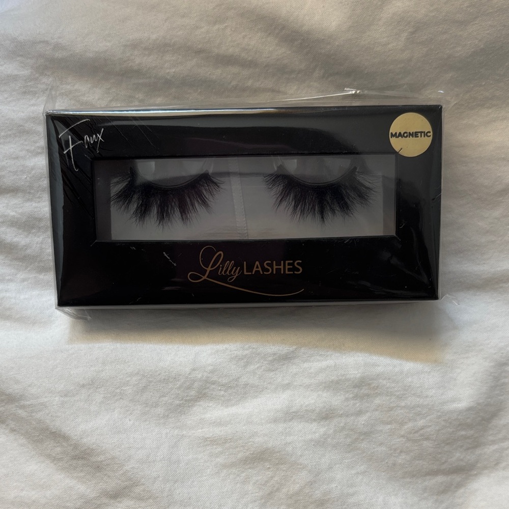 Lilly Lashes Magnetic Faux Lashes in Black